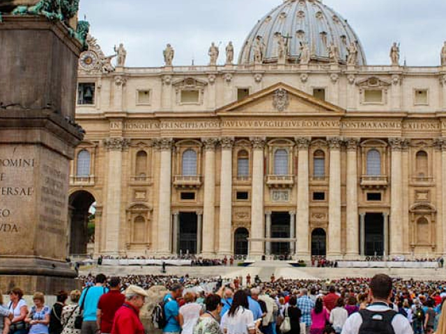 الكنيسة الكاثوليكيّة والعلمانيّة: من المواجهة إلى اكتشاف الدور